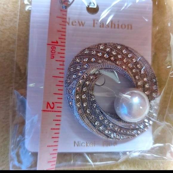 NWT CZ Pearl brooch - Picture 1 of 3
